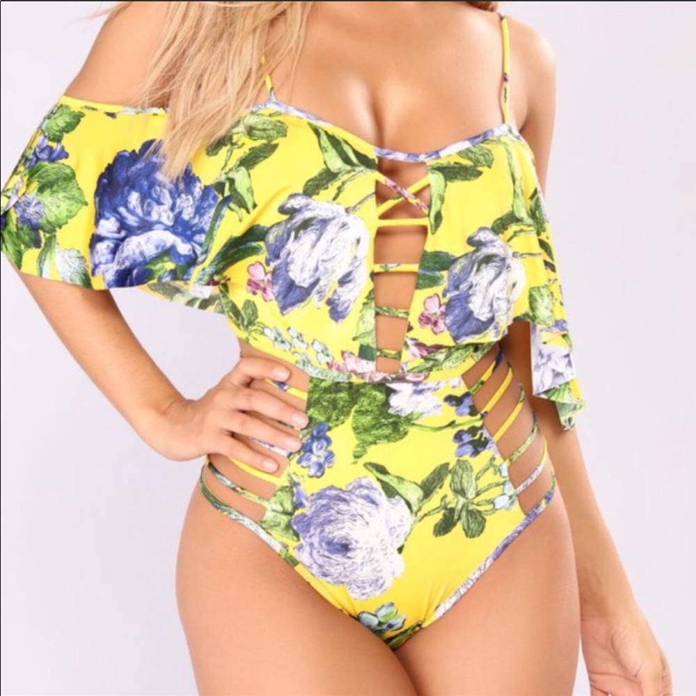 Swimsuit/body suit